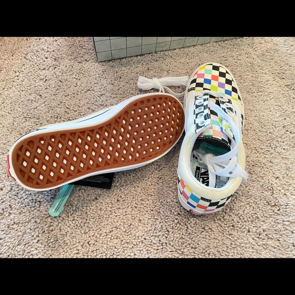 vans women’s shoe - Picture 2 of 11